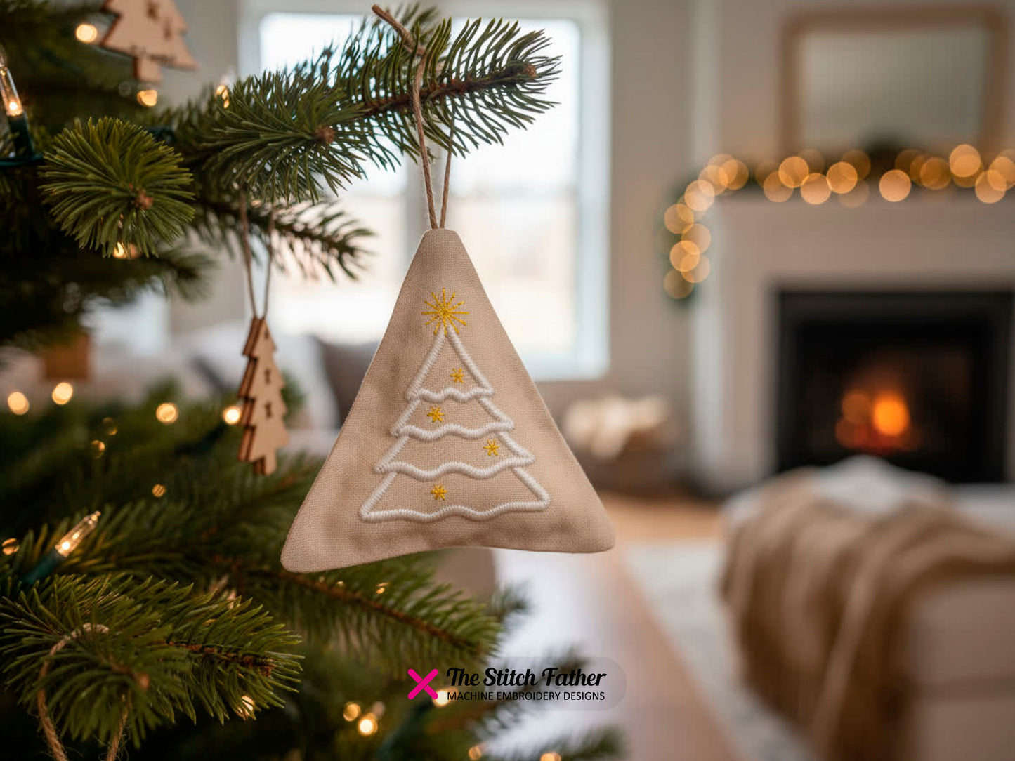 Christmas Tree with Linear Style